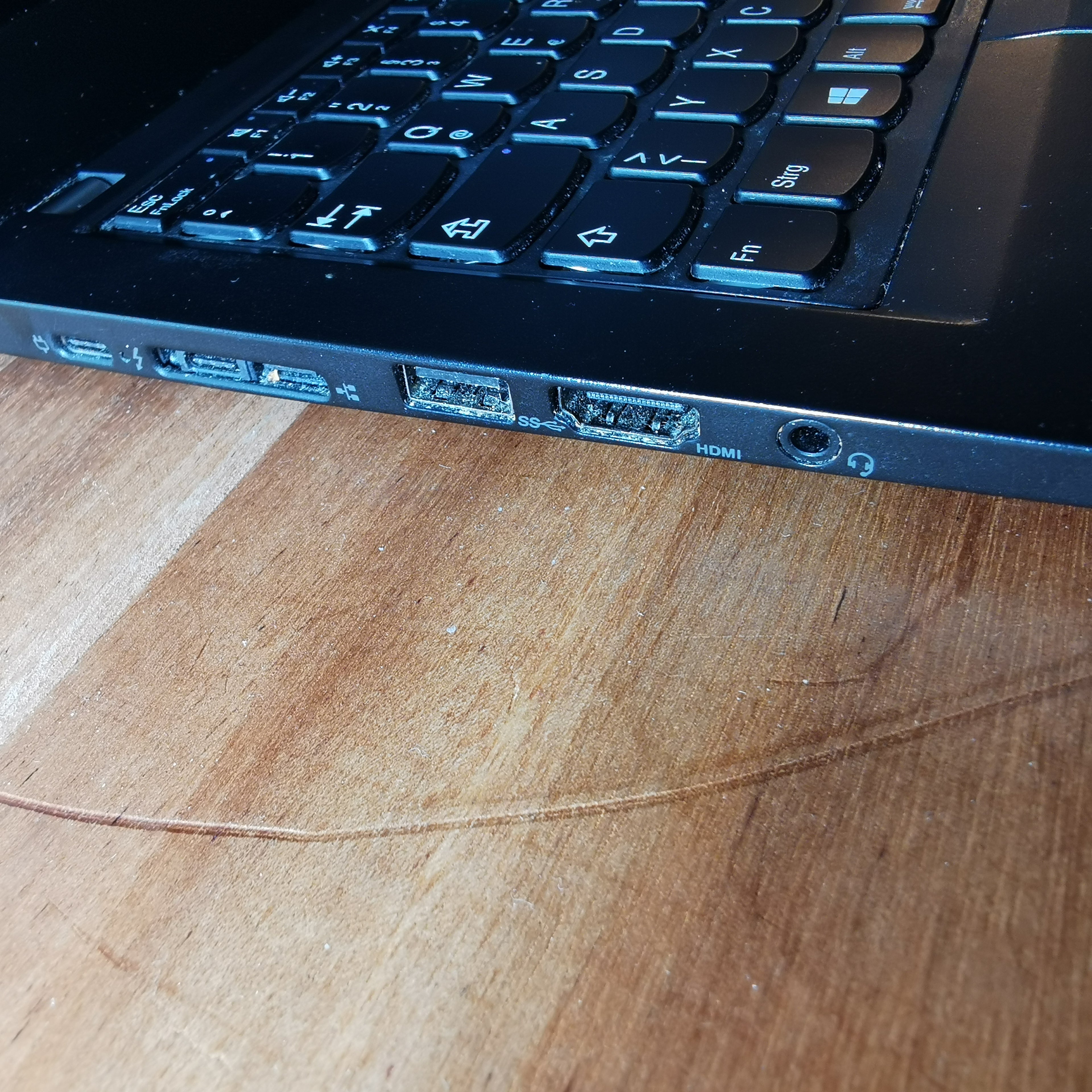 Lenovo ThinkPad X390 | i5-8265U | 8GB | 256GB SSD | Tysk tastatur
