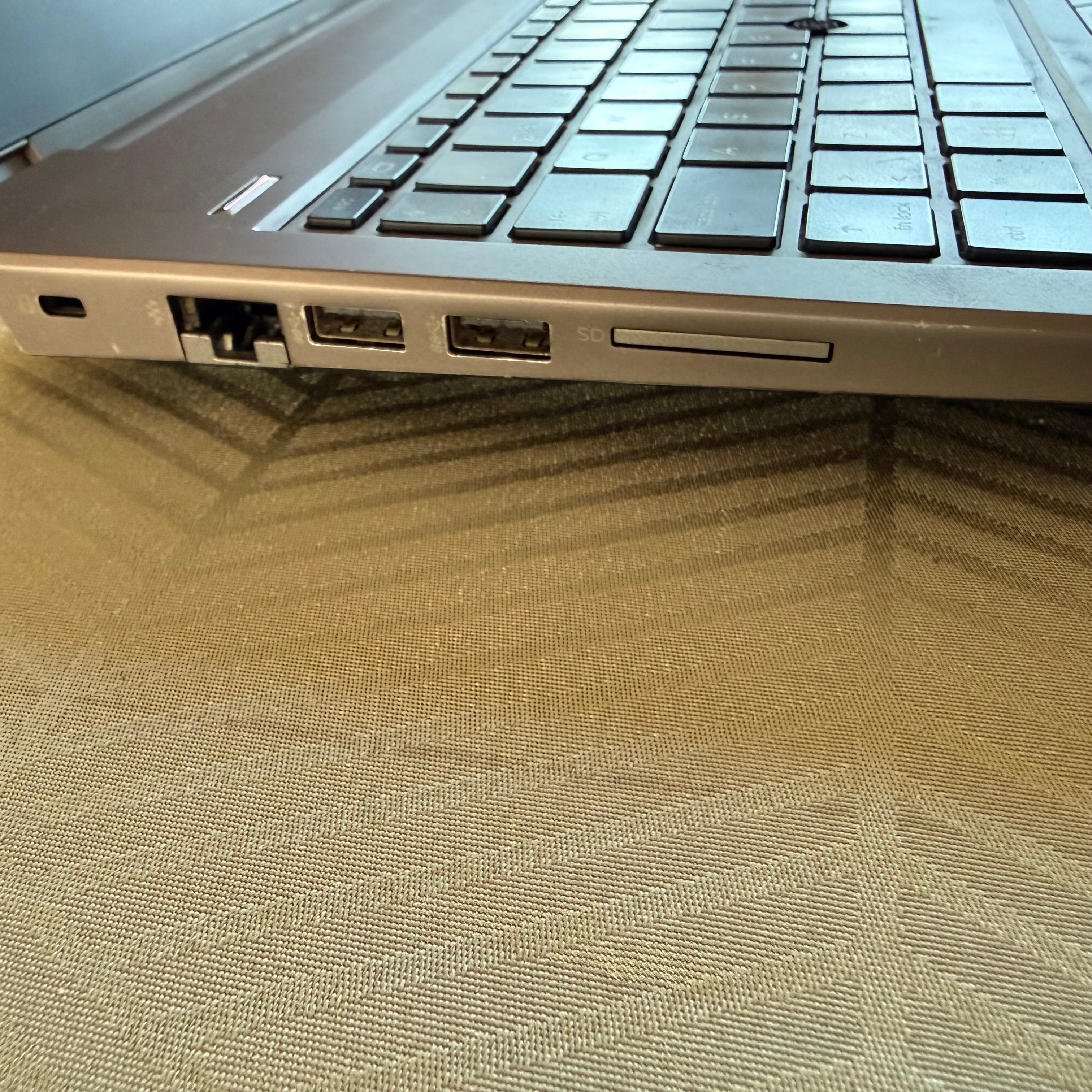 HP ZBook 15 G5 15.6" | i7-8850H | 32GB | 512GB SSD | Quadro P2000 | Renoveret