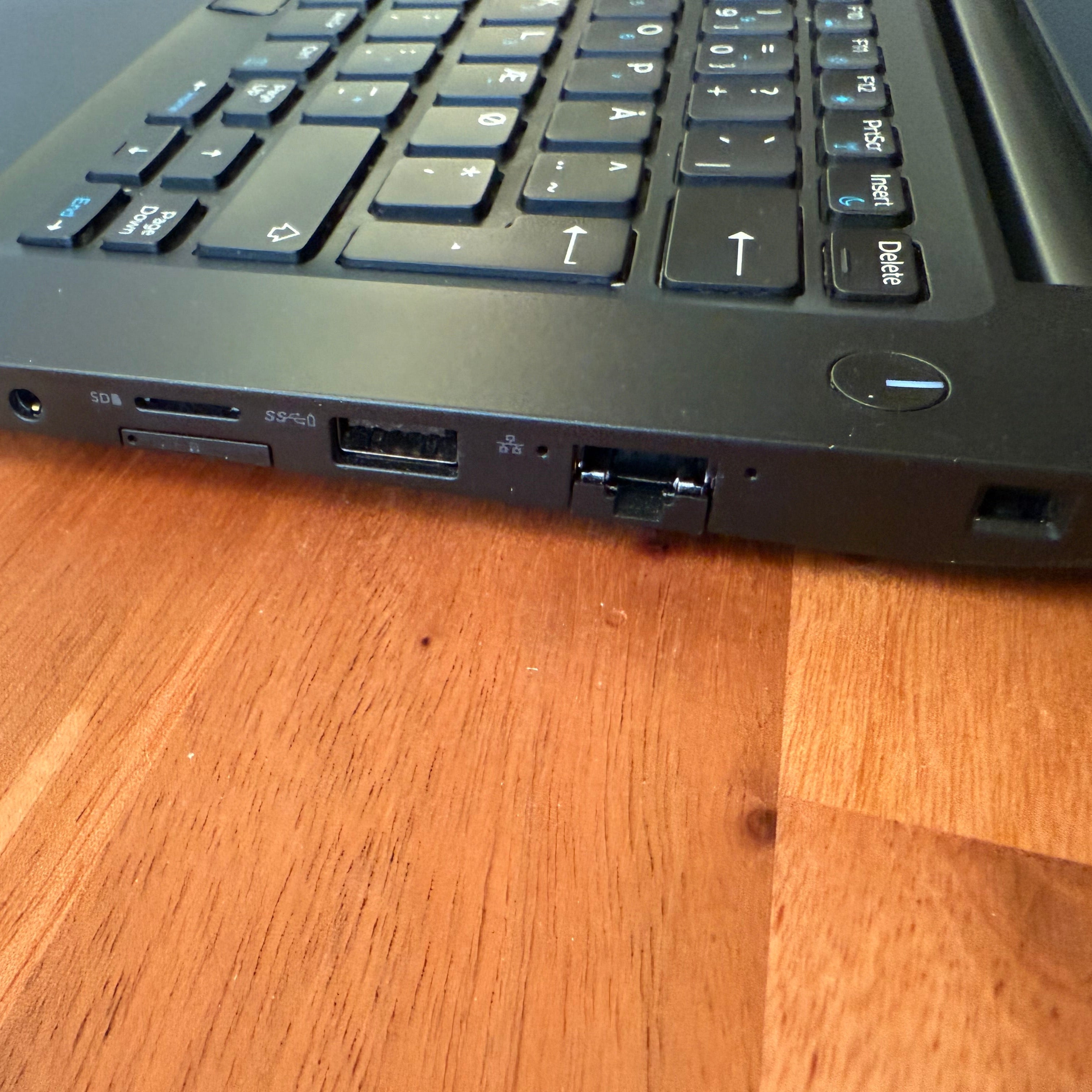 Dell Latitude 7490 14" | Intel Core i5-8365U | 8GB RAM | 256GB SSD | Business laptop | Renoveret