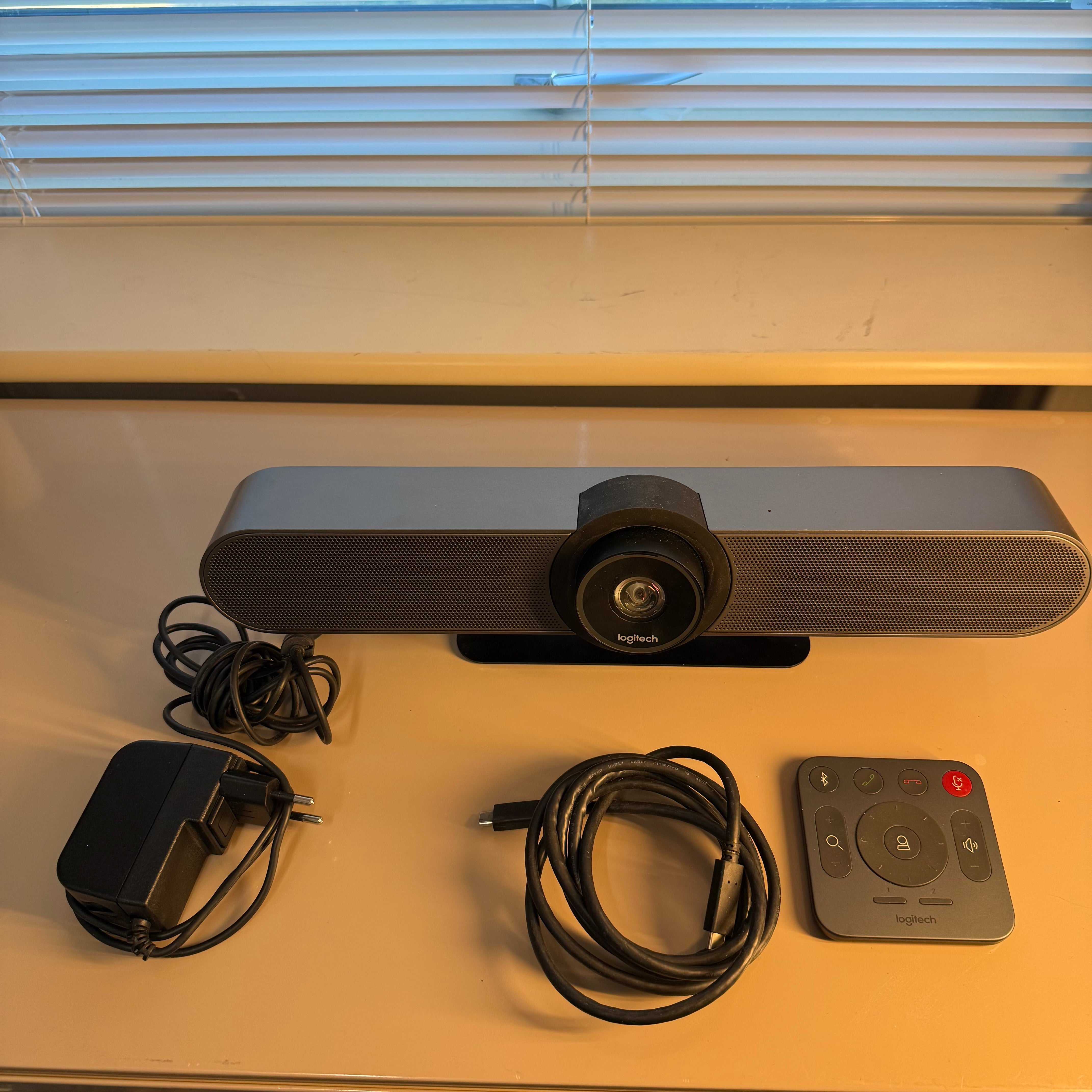 Logitech MeetUp 4K ConferenceCam | Kamera, mikrofon & højttaler