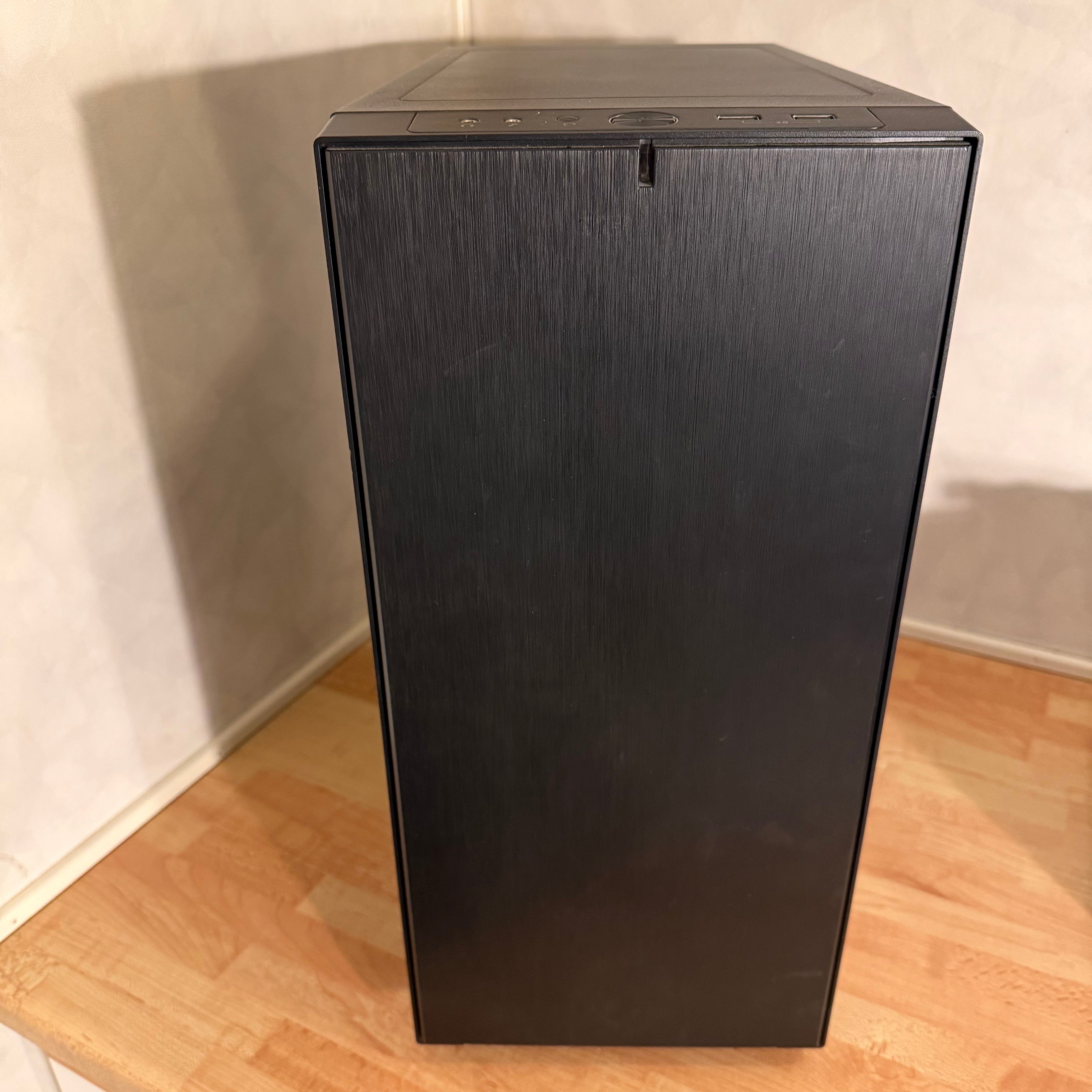 MSI Z390 | i9-9900KF | RTX 2060 SUPER | 16GB | 512GB SSD | Renoveret