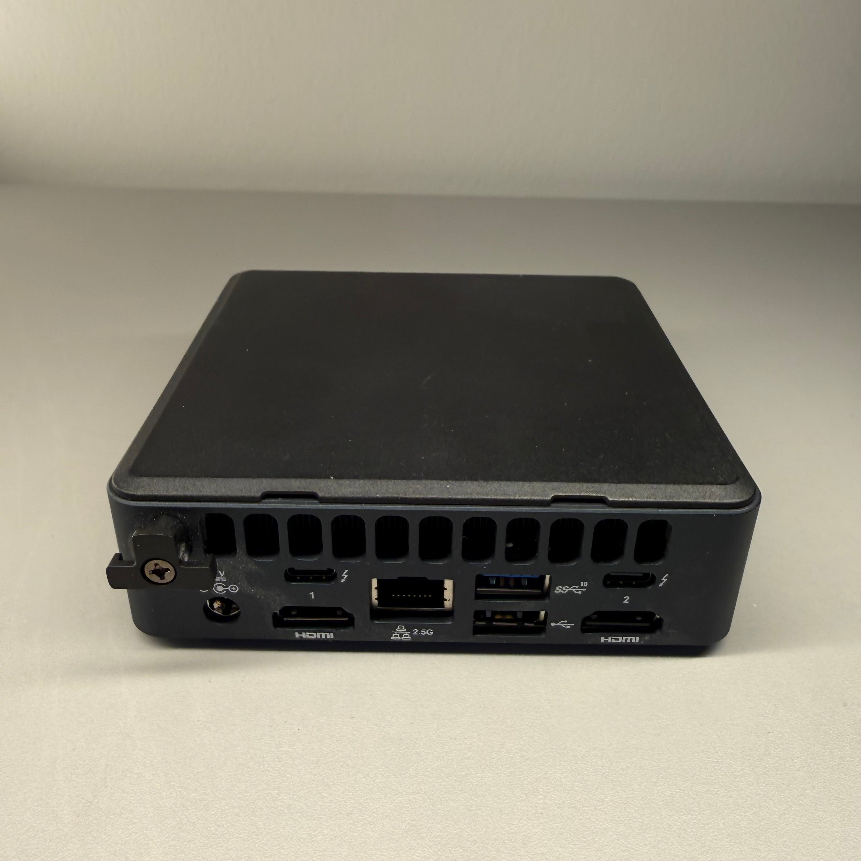 Intel NUC11TNKi5 | i5-1135G7 | 8GB | 250GB SSD | Renoveret