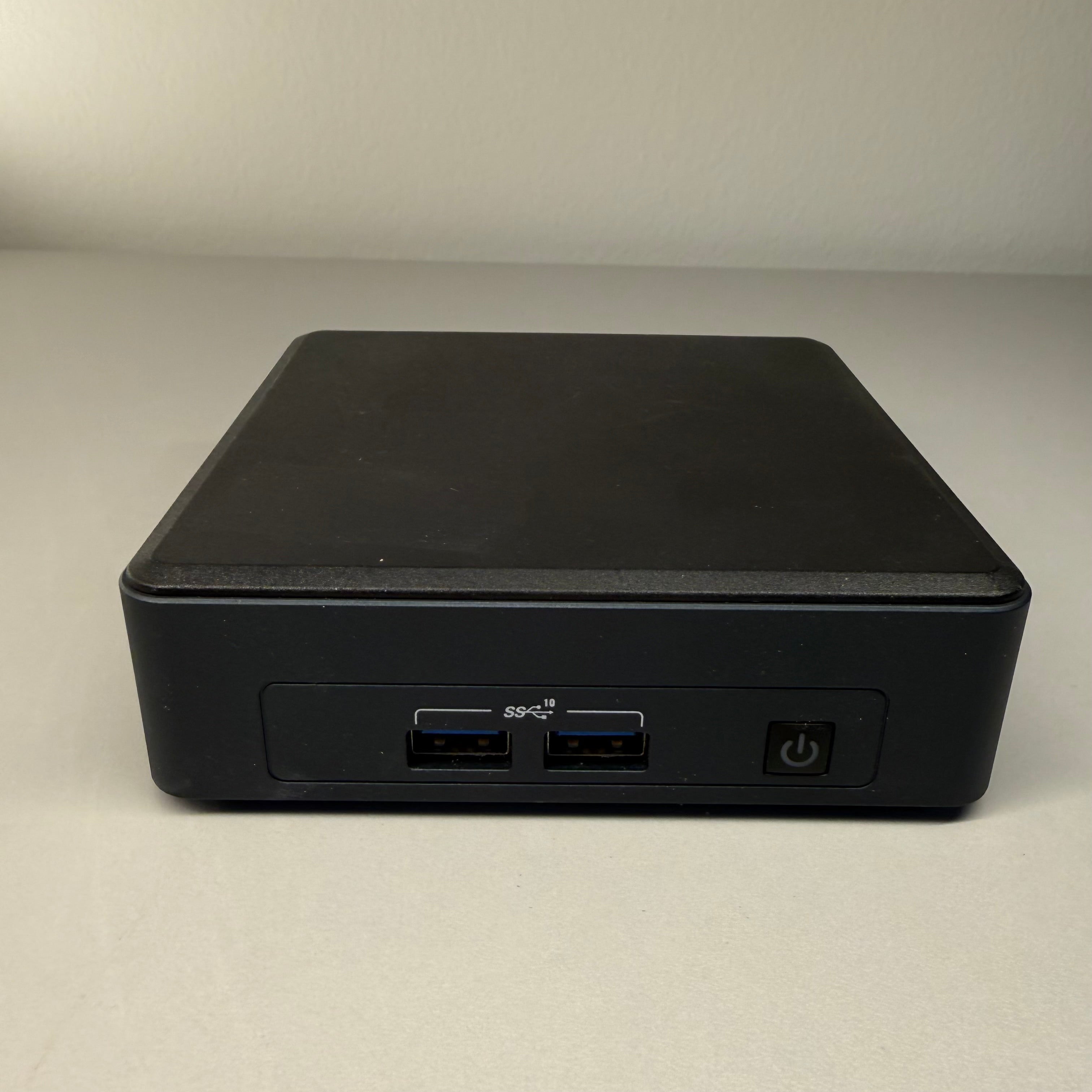 Intel NUC11TNKi5 | i5-1135G7 | 8GB | 250GB SSD | Renoveret