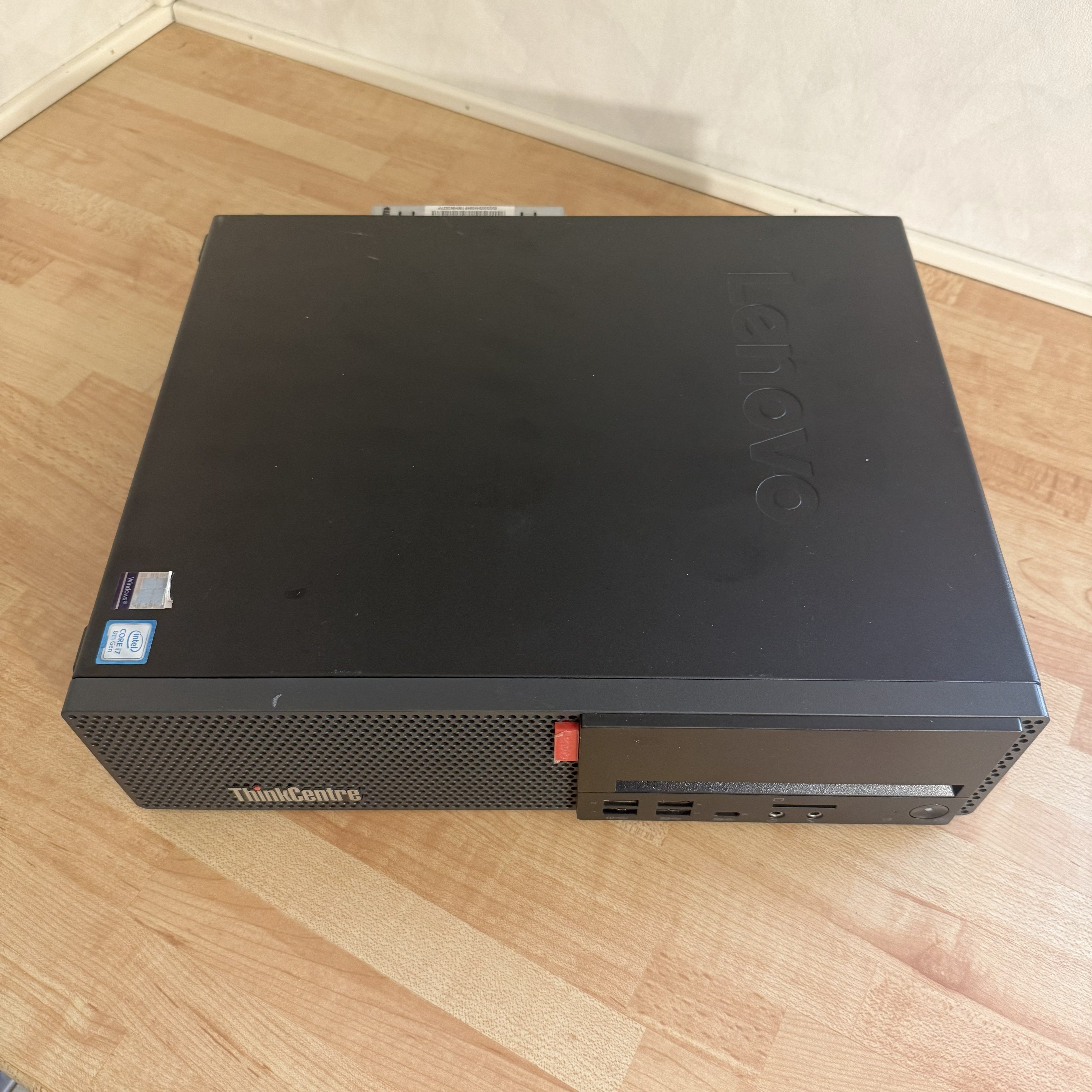 Lenovo ThinkCentre M720s | i7-8700 | 8GB | 256GB SSD | Renoveret