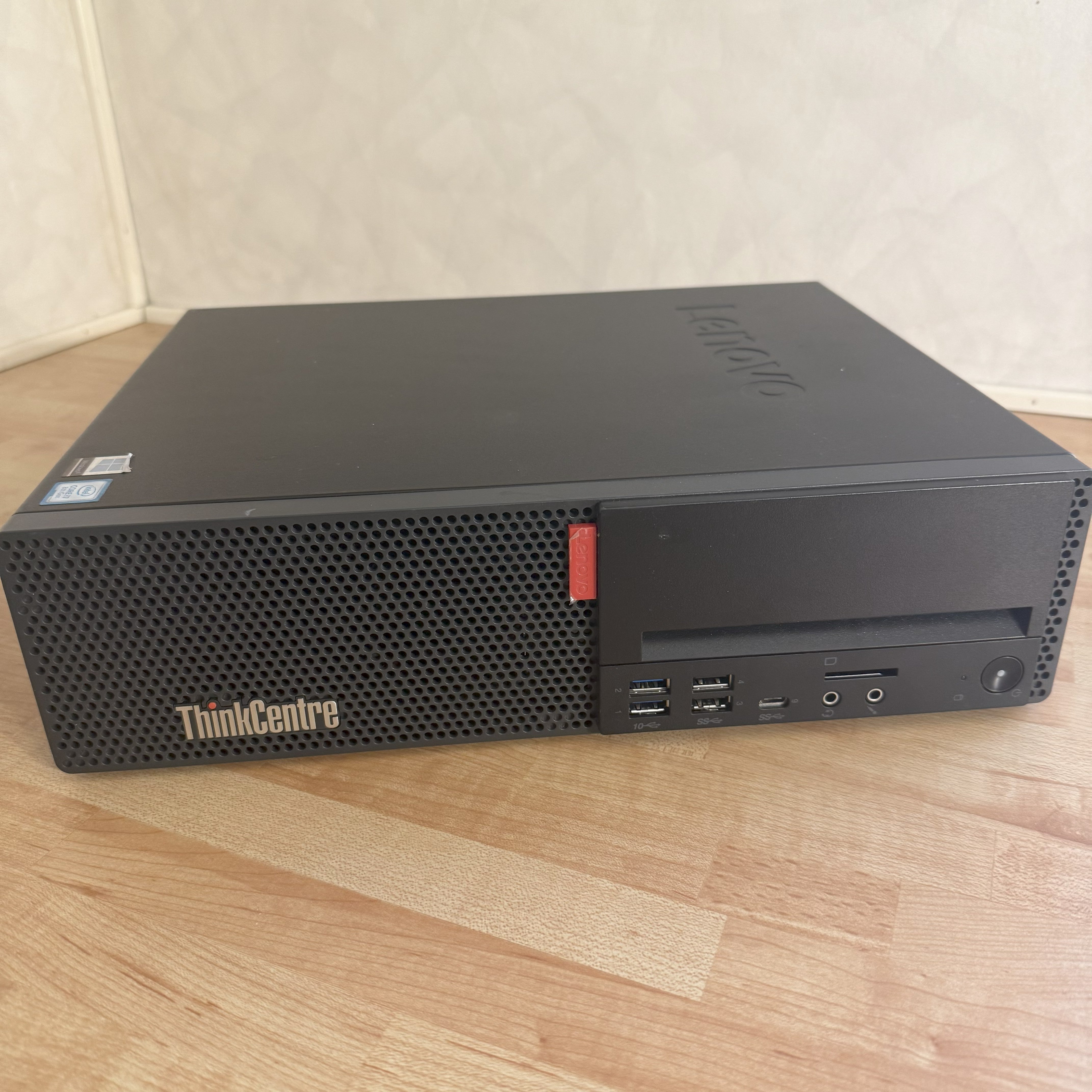 Lenovo ThinkCentre M720s | i7-8700 | 8GB | 256GB SSD | Renoveret